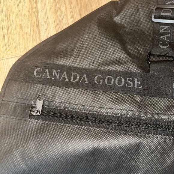 Canada Goose Garment Bag - Picture 3 of 6